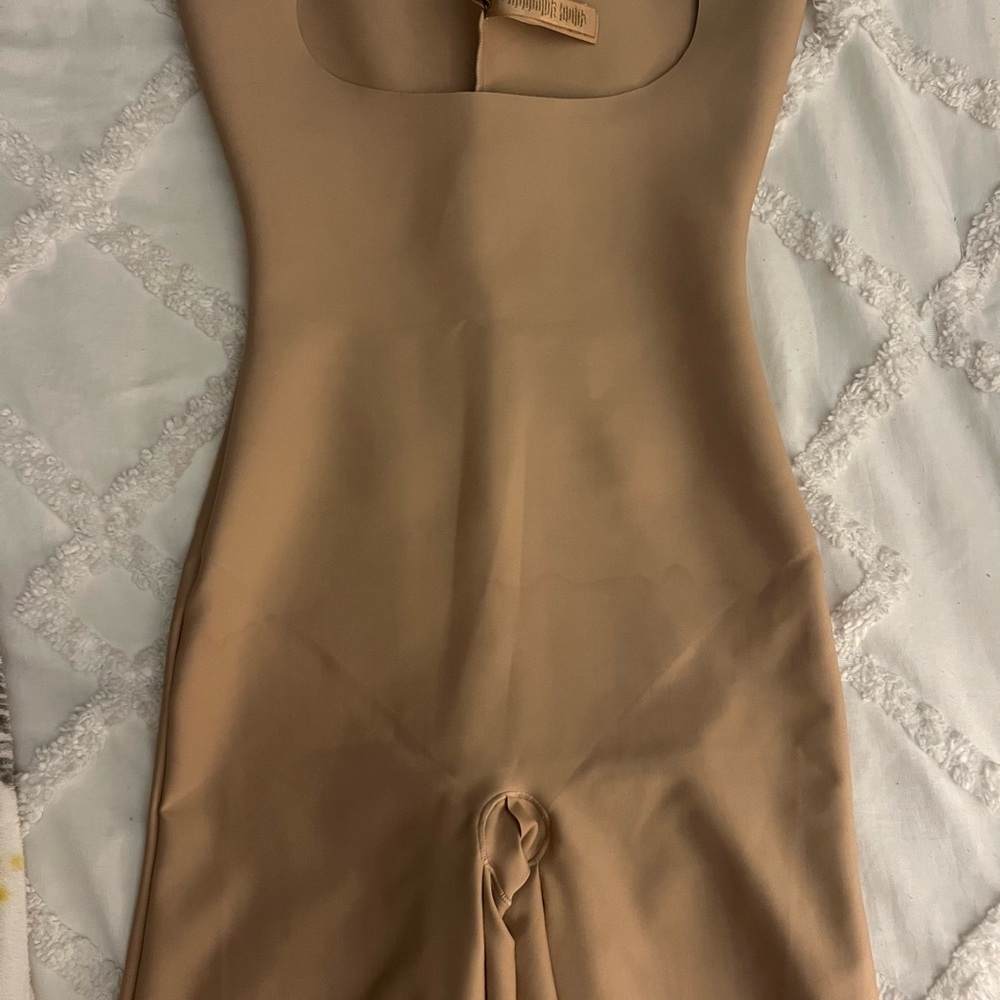 SKIMS Seamless Tan Shapewear Bodysuit